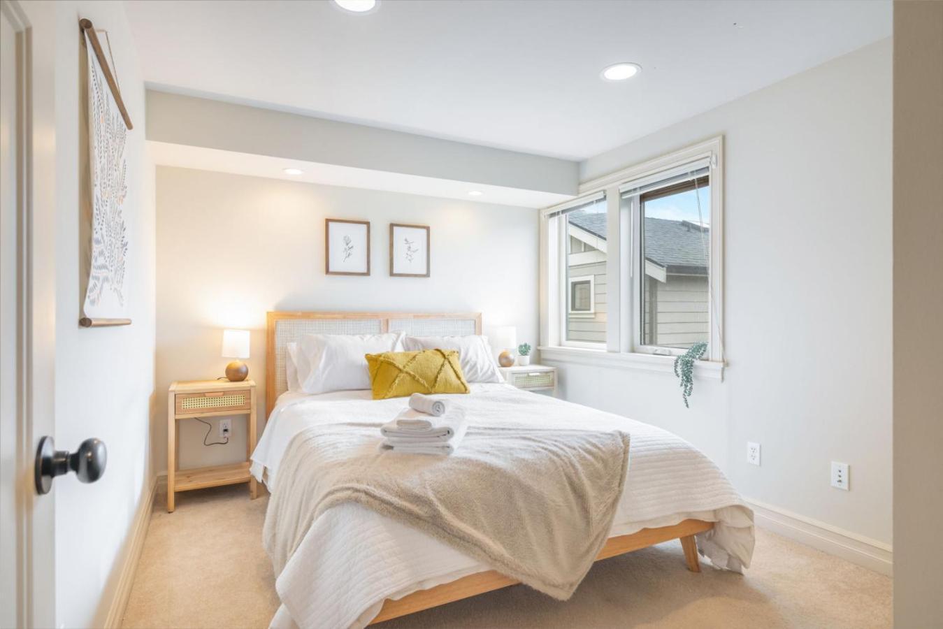 3br 2ba Kinnear Townhouse In Queen Anne, Holiday home Seattle
