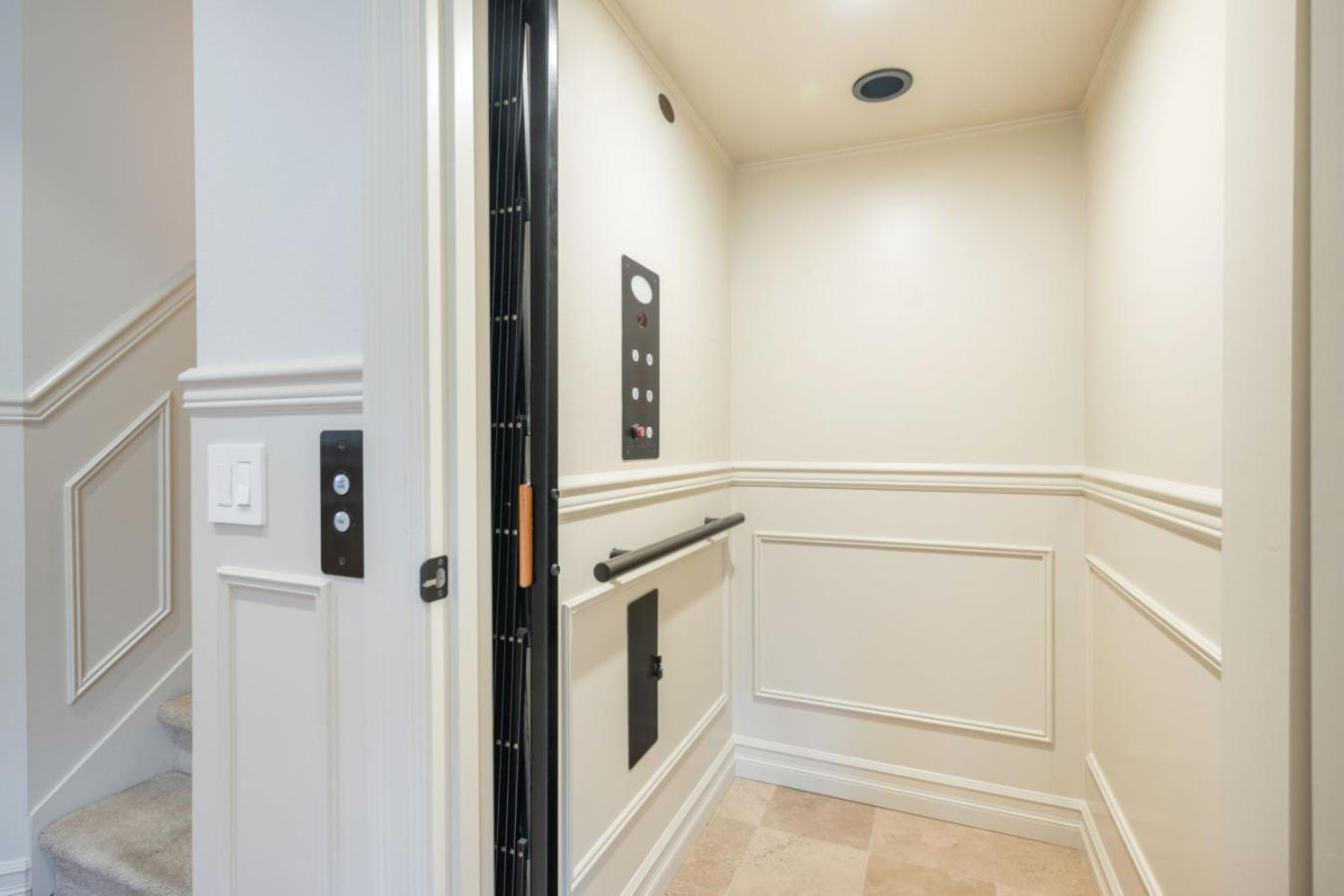 Holiday home 3br 2ba Kinnear Townhouse In Queen Anne, Seattle